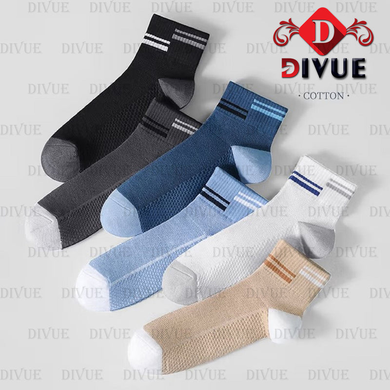 Set of six pairs of socks in black, blue, gray, white, and beige on a light gray background with DIVUE branding.